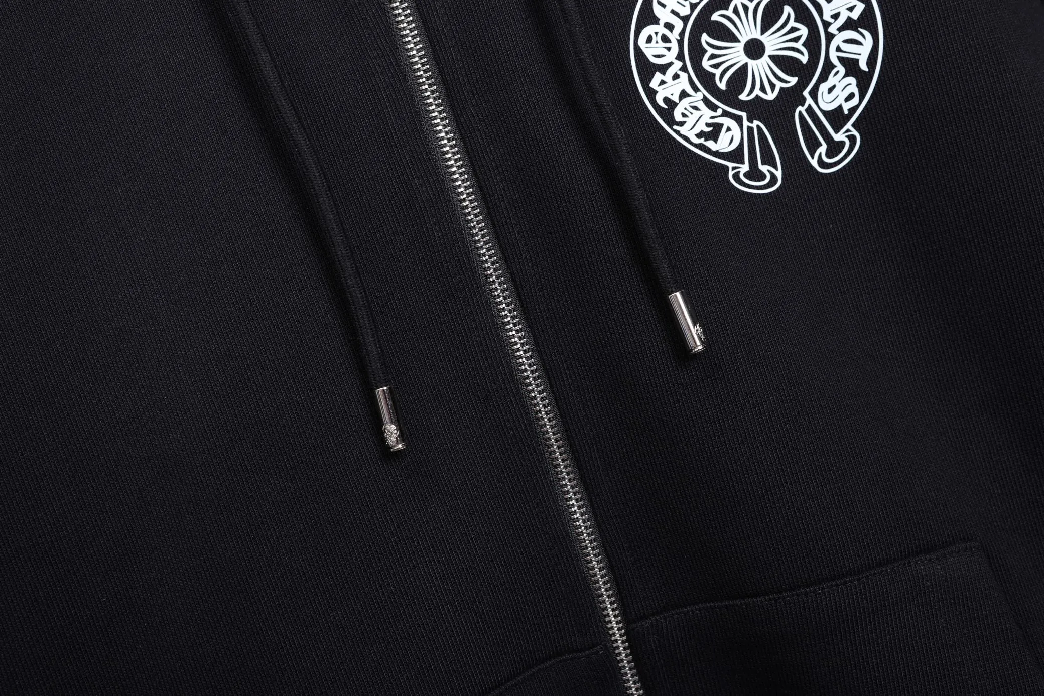 🅿️380 top version new k01 🇺🇸City limited｜ChromeHearts 25 early autumn Chrome Hearts zipper hooded sweatshirt is here Sanskrit letter city cross horseshoe zipper hooded sweatshirt, the same style for men and women, a must-have basic versatile sweatshirt jacket for early autumn, easily solve the daily matching problem! Casual fit hooded sweatshirt, the silhouette is casual, smooth, casual and tolerant. 510g, custom-made high-weight pure cotton fabric with clear texture and comfortable upper body. The classic model is a must-have for students. If you like it, come and get the same model!
